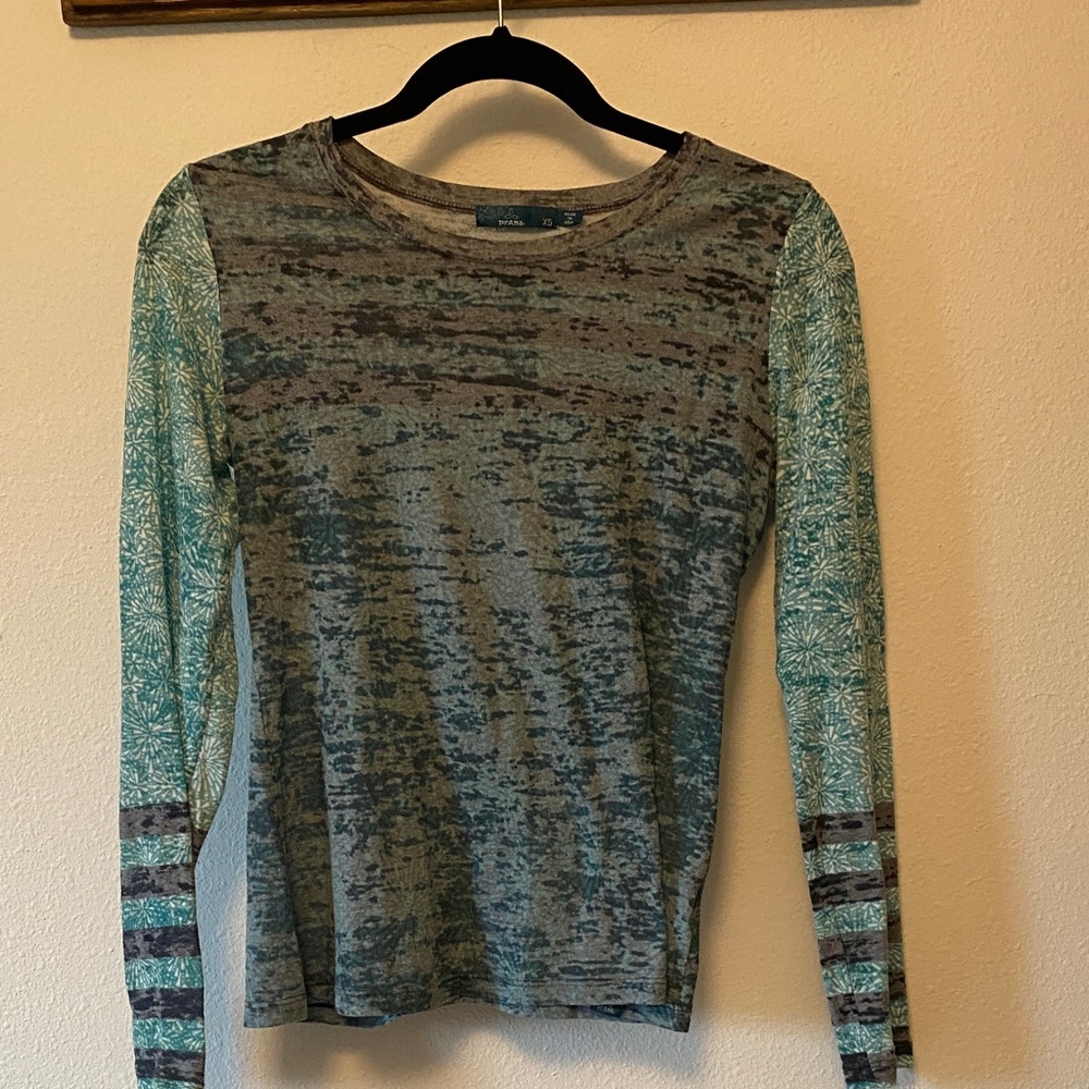 Prana Blue and Gray Patterned Long Sleeve Top